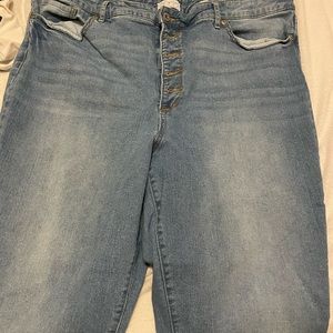 Plus size women’s cropped jeans